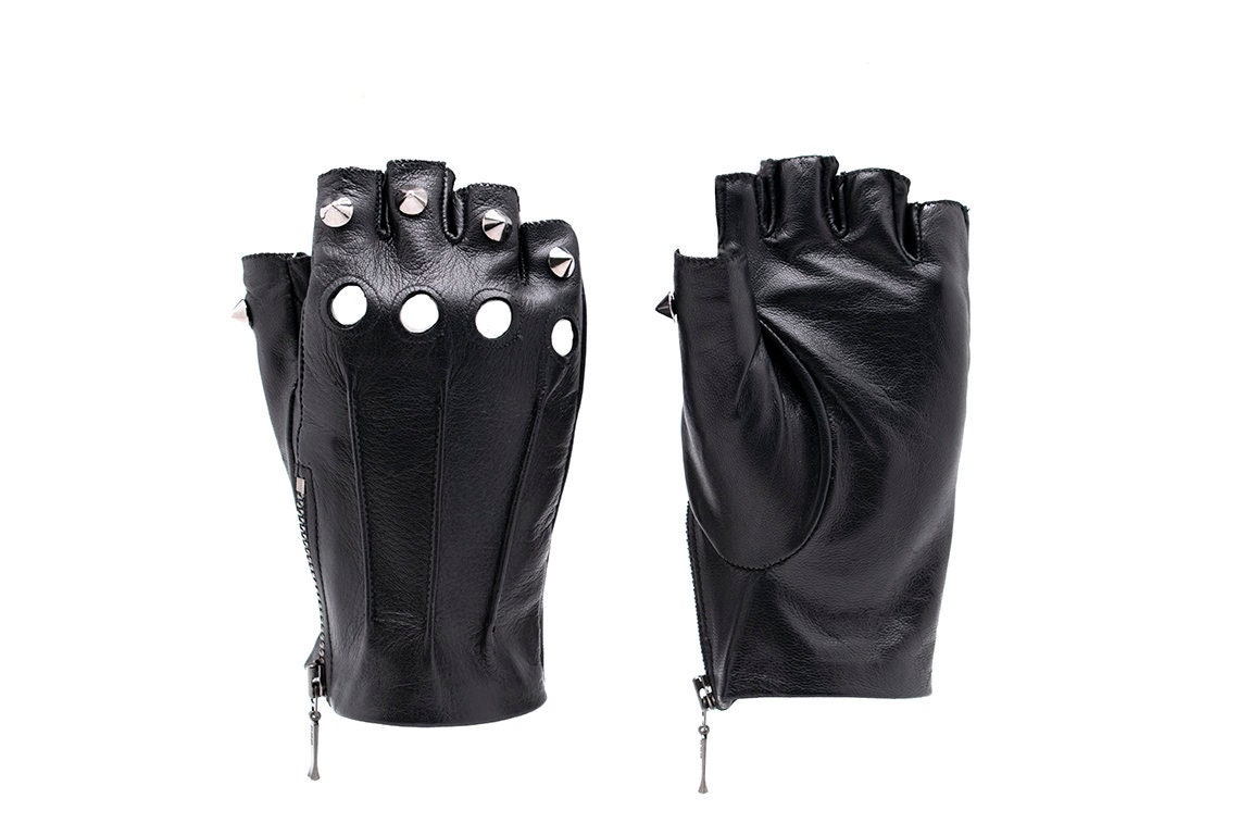 CHANEL Lambskin Fantasy Tweed Patent CC Fingerless Gloves 6.5 Black White  288726