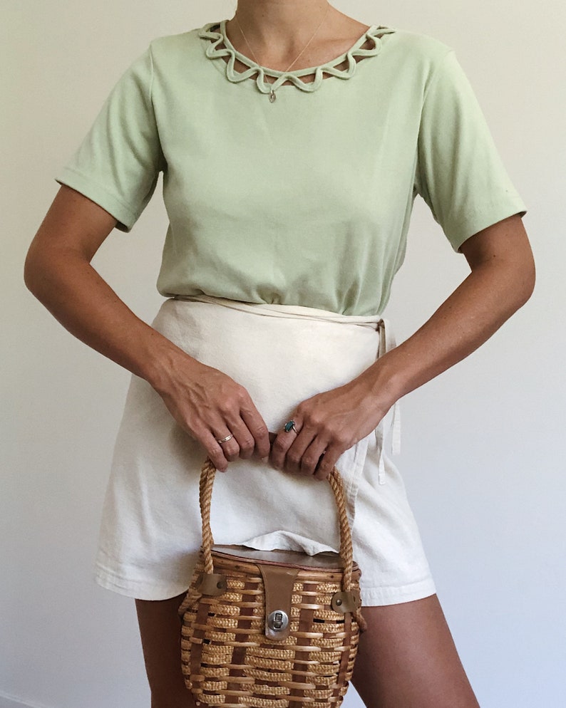 Vintage 90s pastel green tee detailed cut out collar ladies cotton pale sage green t shirt summer top image 4