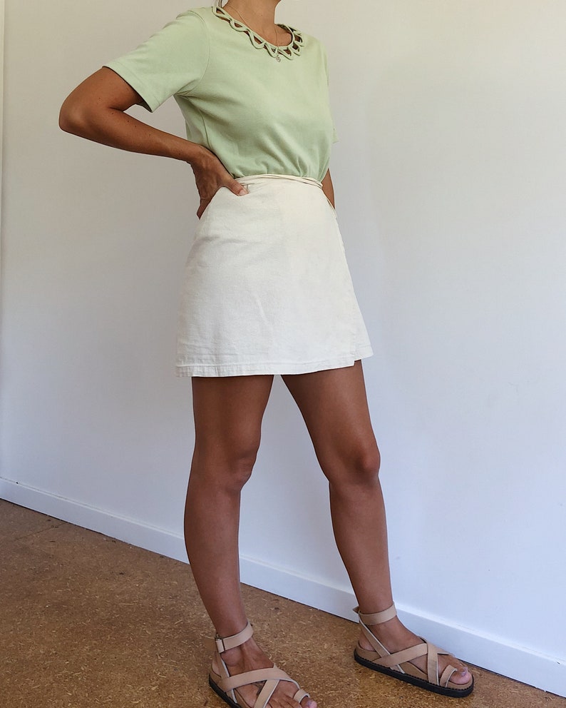 Vintage 90s pastel green tee detailed cut out collar ladies cotton pale sage green t shirt summer top image 8