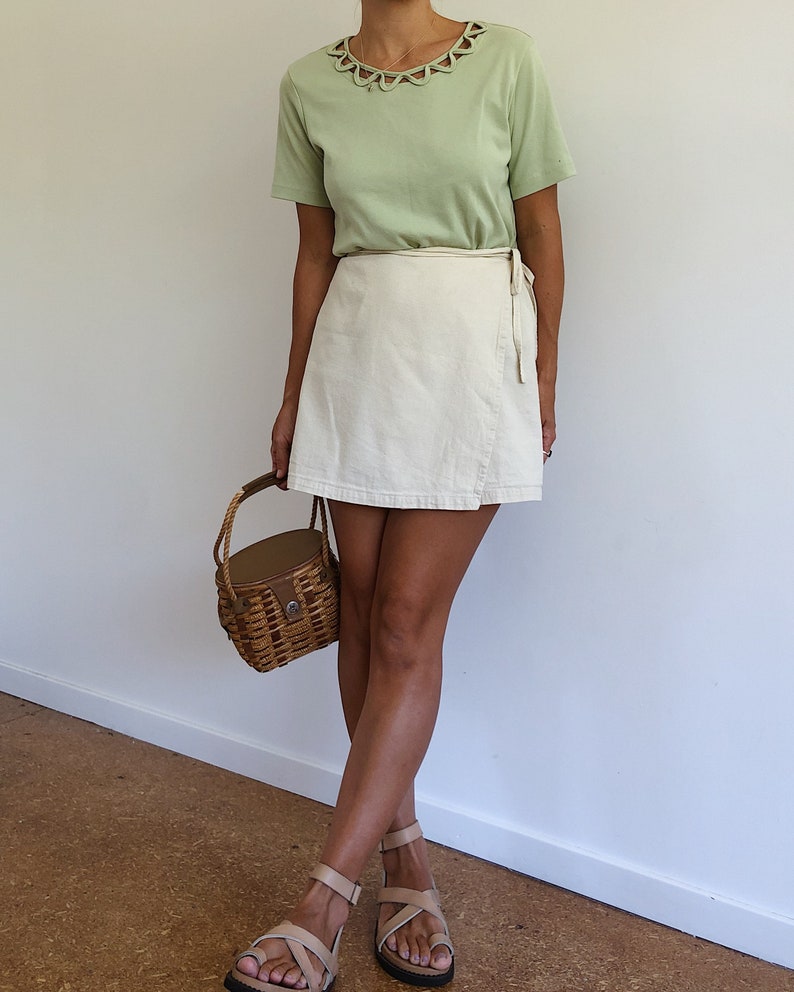 Vintage 90s pastel green tee detailed cut out collar ladies cotton pale sage green t shirt summer top image 6