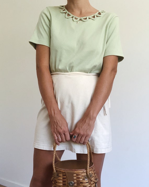 Vintage 90s pastel green tee - detailed cut out c… - image 5