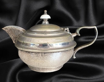 Viceroy silverplate vintage 1950s small two cup teapot bakelite finial