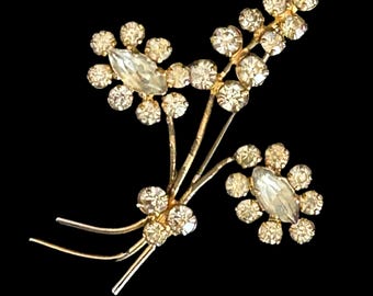 1960s gold finished 6cm floral spray diamante brooch