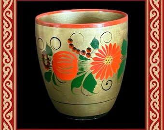 USSR Russian Khokhloma lacquered gold wooden drinking cup folk art floral motif vintage 1970s