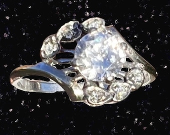 Vintage 1960s 14ct white gold diamond and diamond simulant ring size P