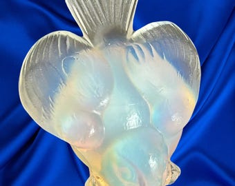 Sabino France opalescent glass small feeding bird figurine vintage 1930s