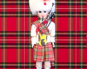 Scotland vintage 1960s souvenir doll national dress bagpipes