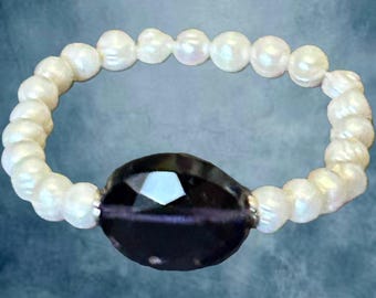 Vintage 1990s freshwater potato pearl stretch bracelet with faceted glass faux amethyst