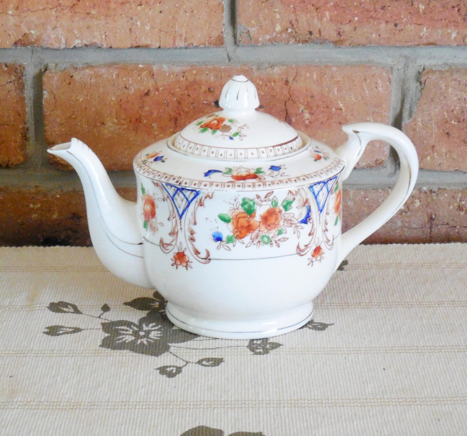 Japanese mid century Imari style fine china teapot backstamp 'Trade Mark Made in Japan'
