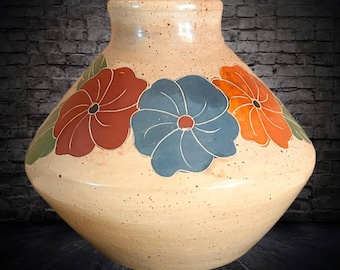 Celia Salazar Nicaragua signed small 8cm art pottery vase carved floral design vintage 1980s
