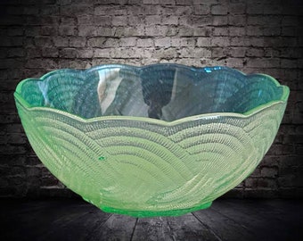 Art Deco 1930s small green depression glass nuts or sweets bowl