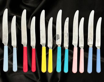 Wiltshire Fiesta vintage 1950s set of 12 dinner and butter knives colored bakelite handles