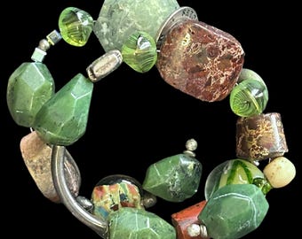 Carved jade, jasper and quartz with Murano glass beaded hand-made vintage memory wire bracelet