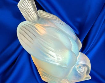 Sabino France opalescent glass small feeding bird figurine vintage 1930s