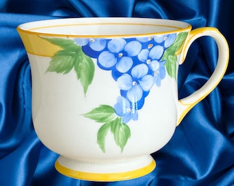 Aynsley Bone China England vintage 1950s orphan replacement tea cup hydrangea floral pattern 5190