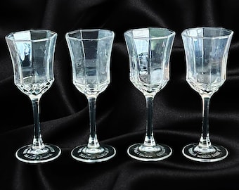 Petite Liqueur Petillante Par Moet Chandon Advertising Glasses set of 4 vintage 1980s