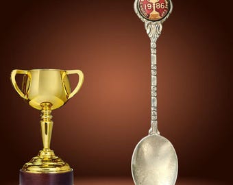 Stuart silverplated 1986 Melbourne Cup boxed souvenir commemorative teaspoon