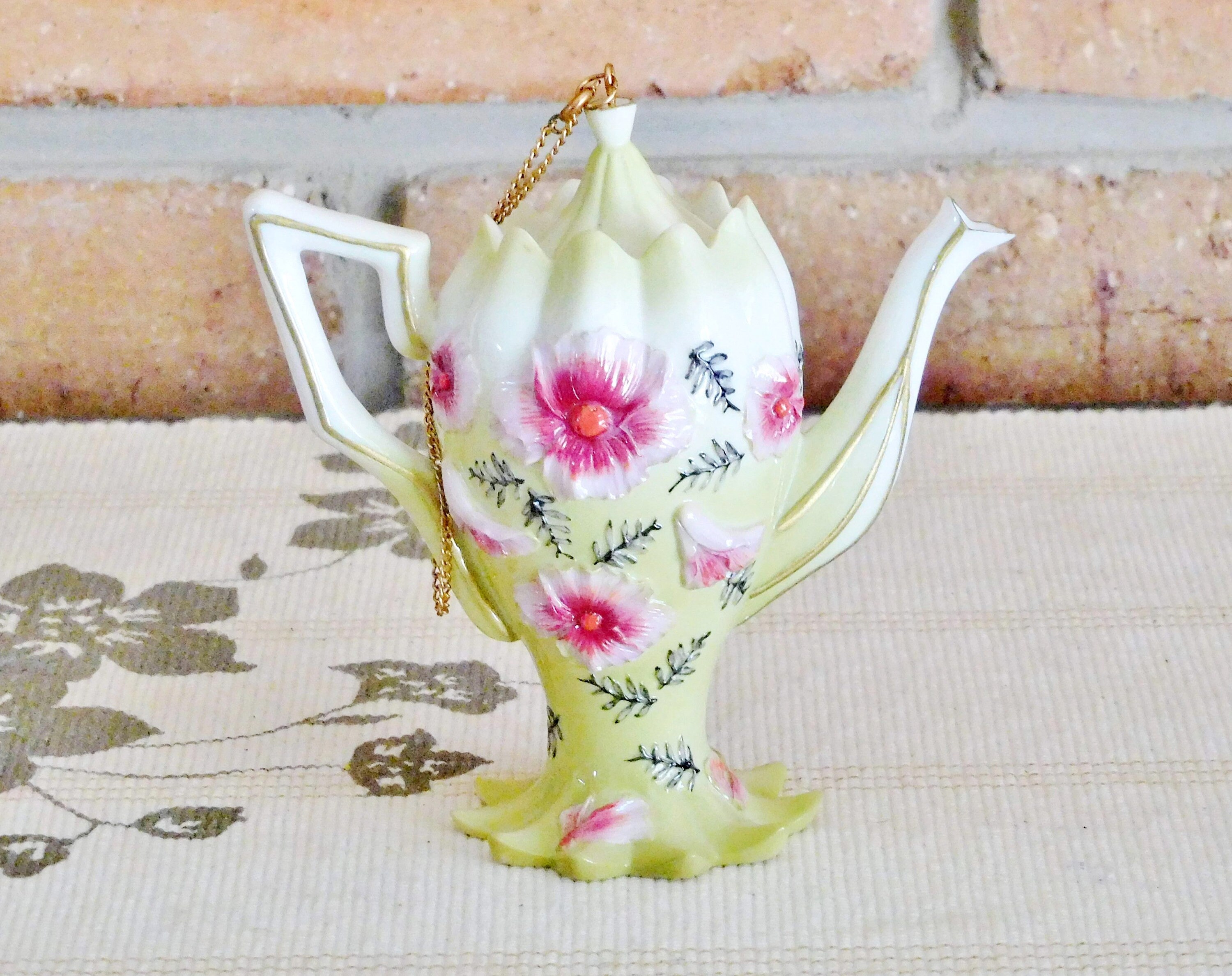 Nini Scalloped ornamental vintage collectible teapot, pink floral