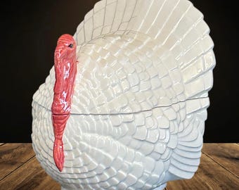Vintage 1970s kitsch glazed white turkey candy or sweets lidded ceramic dish
