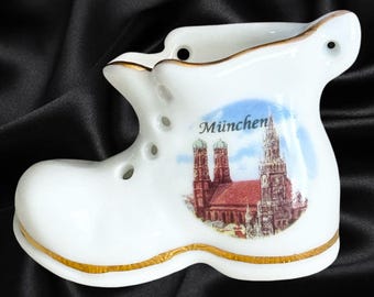 Reutter Porzellan Porcelain Germany miniature fine bone china boot Munchen souvenir vintage 1980s