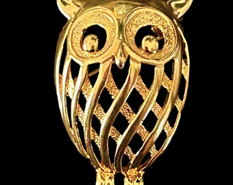Trifari vintage 1960s goldtone owl brooch
