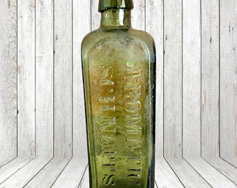 Udolfo Wolfe Aromatic Schnapps Schiedam green bottle vintage 1880s
