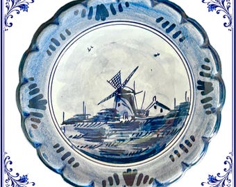 Delft Holland small blue and white glazed earthenware wall hanging plate, vintage 1950s
