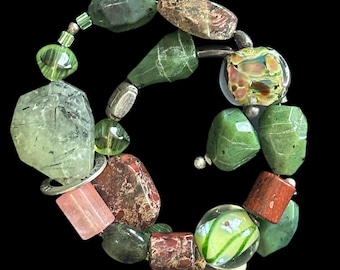 Carved jade, jasper and quartz with Murano glass beaded hand-made vintage memory wire bracelet
