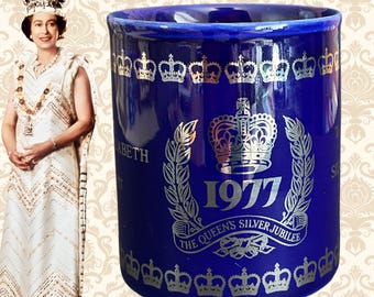 Queen Elizabeth II vintage 1977 Silver Jubilee Commemorative Mug made in England