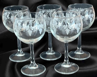 French vine and grape etched crystal wine glasses set of 5 vintage 1970s
