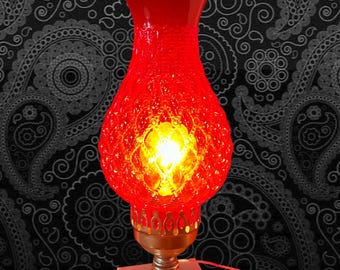 Red quilted glass vintage 1970s electric table lamp on Italian marble base full working order