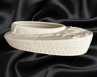 Pearlware vintage 1950s cream oval ceramic squat posy vase by Diana Australia