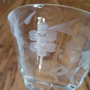 Elegant Antique Inside Fluted and Floral Etched Wine Glass - 6 oz