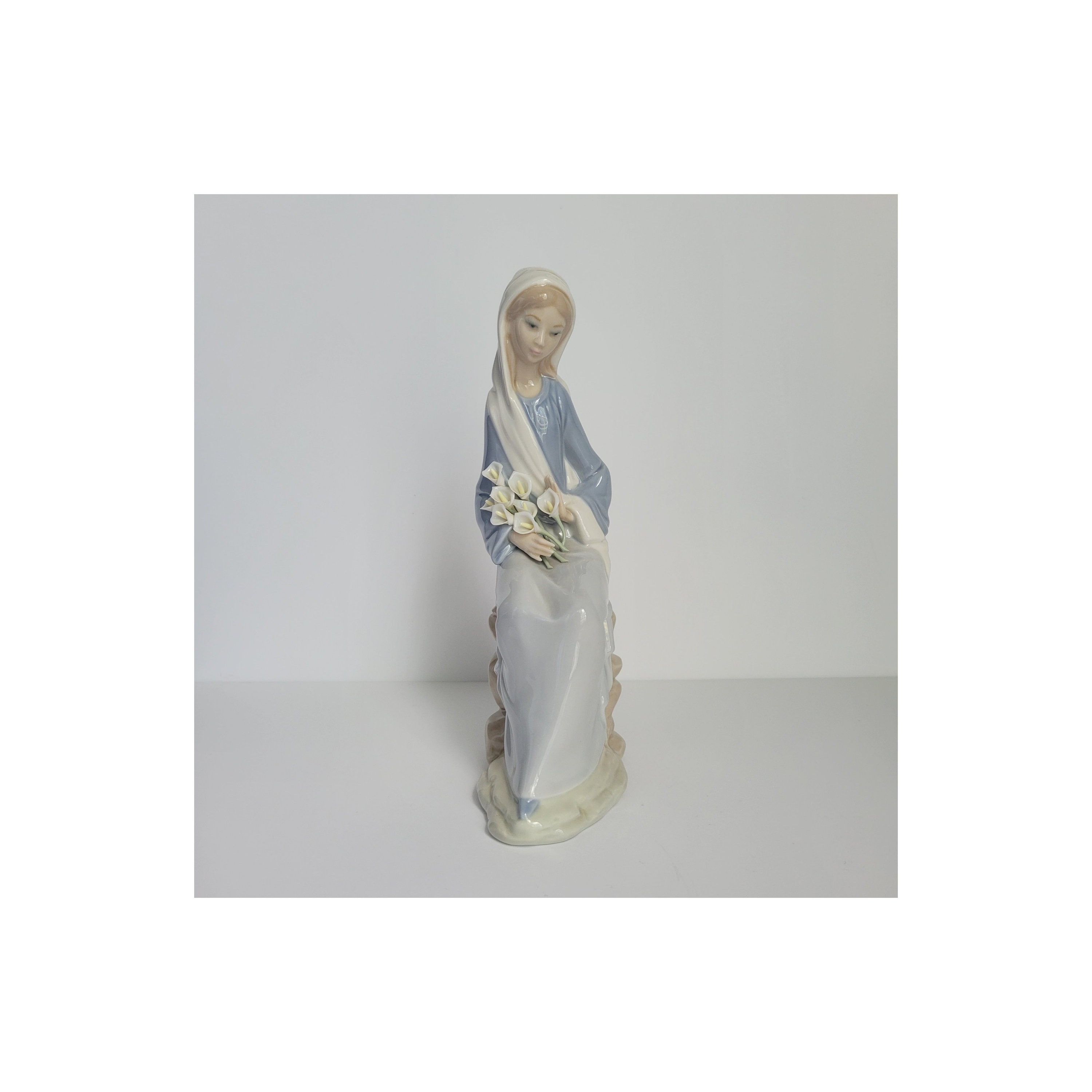 Lladro Girl With Lillies - Etsy