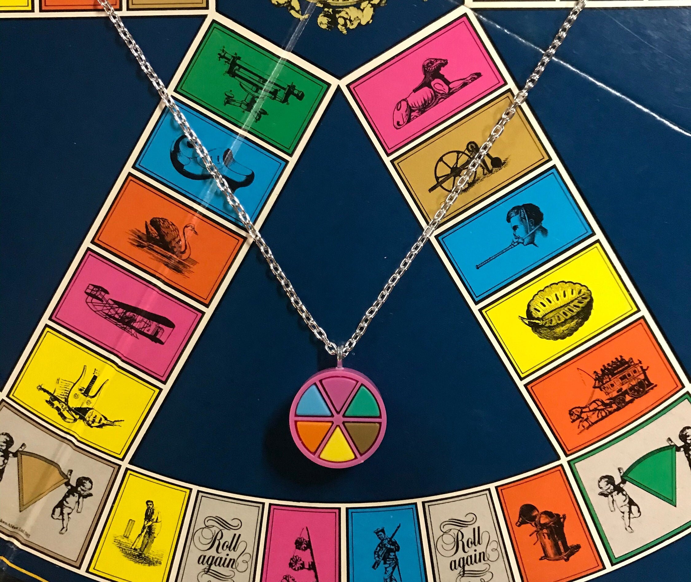 Trivial Trinket curio foil 1枚 Trivial Pursuit Board Game Pieces Necklace Team Trivia Vintage - Etsy