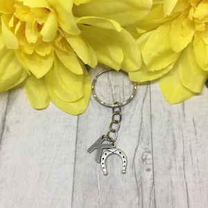 personalized horseshoe keychain horse jewelry horseshoe keychain little girls jewelry cowboy keychain keyring for cowgirl gift for cowgirl
