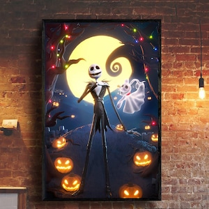 Puede incluir: Una ilustraci&oacute;n en blanco y negro de Jack Skellington, el Rey Calabaza de Pesadilla Antes de Navidad, de pie con su perro fantasma Zero. La imagen est&aacute; ambientada en un fondo de luna llena y una escena de Halloween espeluznante con calabazas brillantes.