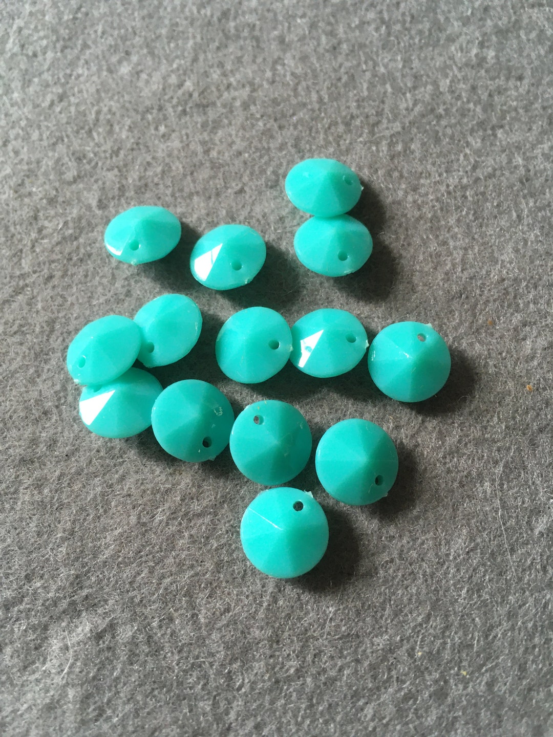 Arricraft 320 Pièces De Perles à Facettes En Verre, 8 Couleurs Polygone Et Perles De Cristal Rondes Transparentes De Couleur AB Plaquées, Perles De Bracelet En Galvanoplastie, Perles En Vrac