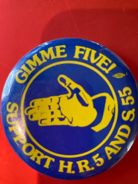 Vintage collectible pin back GIMME FIVE ! ( the e… - image 1