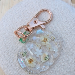 pumpkin zip charm, fall bag charm, pumpkin with pressed flowers, real flowers bag charm, resin bag charm, pumpkin keyring, pressed flower pumpkin keyring, zip charm, Halloween bag charm, Halloween accessories, autumn accessories, pressed flower pumpkin charm