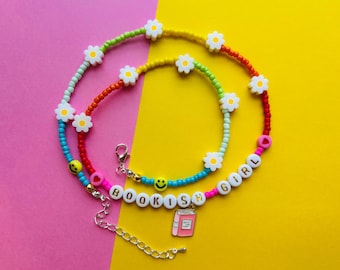 Collar de arcoíris con diseño de chica lectora, joyería hecha a mano con cuentas para amantes de los libros, bonito collar con dije de libro, regalo para hija.
