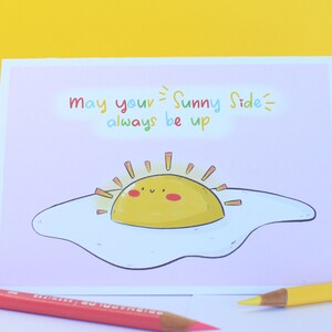 Divertida tarjeta de aliento con ilustración de huevo, tarjeta positiva "Sunny Side Up" con juego de palabras de huevo, tarjeta de papel reciclado, embalaje libre de plástico