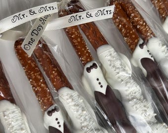 Bride and Groom Chocolate Pretzel Pack- Rehearsal Dinner Favor- Elegant Wedding Treats- Decorated Pretzels- Fancy Chocolate Pretzel- Dipped