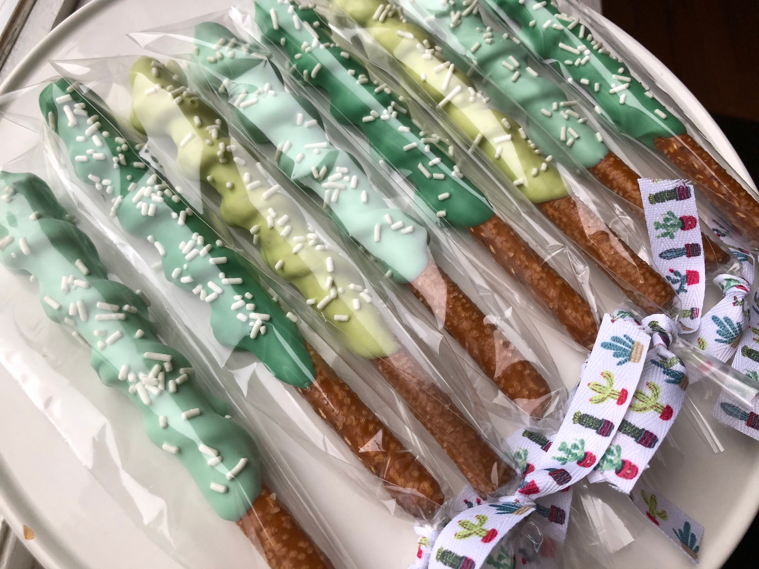 1 Dozen Cactus Chocolate Pretzels, Party Favors, Fiesta Theme, Pinata, Cactus Theme, Succulent, 1st Birthday, Fiesta Birthday, Cookies