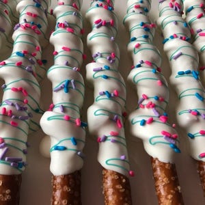 1 Dozen Trolls Inspired Chocolate Covered Pretzels, Trolls Theme, Trolls Party, Poppy Trolls, Trolls Birthday, Trolls Gift, Party Favors
