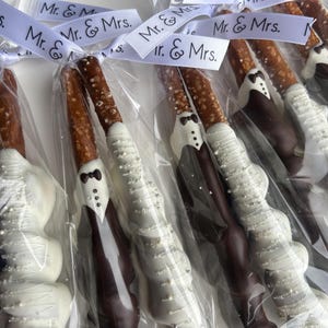 Bride and Groom Chocolate Covered Pretzels- Wedding Favors, Engagement Gift, Bridal Shower Treats, Edible Wedding Gift Elegant Dessert,