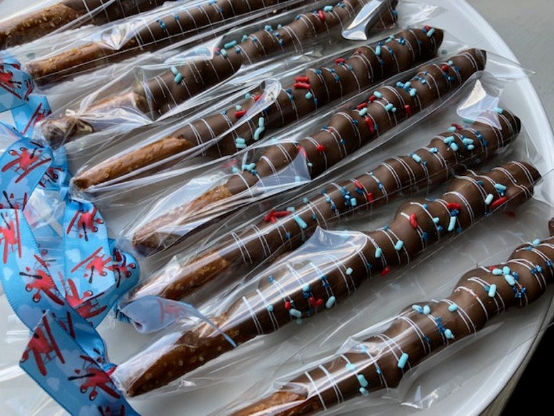 1 Dozen Airplane Chocolate Dipped Pretzels Airplane Birthday Etsy
