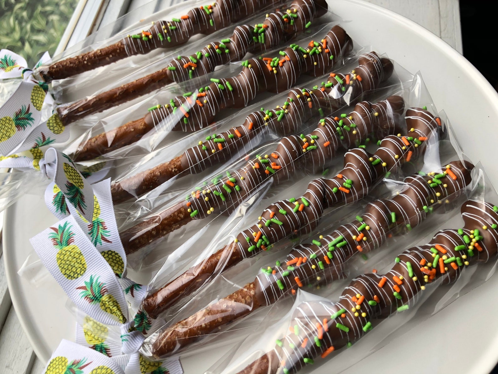 1 Dozen Pineapple Chocolate Pretzels Pineapple Party Theme Etsy