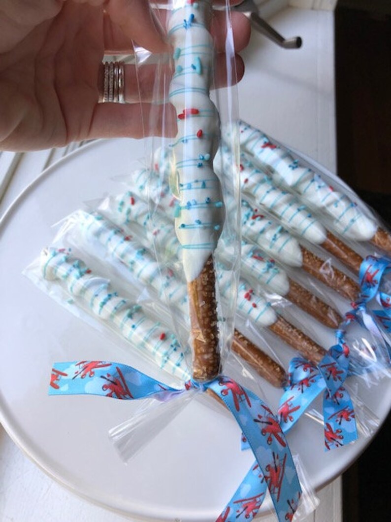 1 Dozen Airplane Chocolate Dipped Pretzels Airplane Birthday Etsy