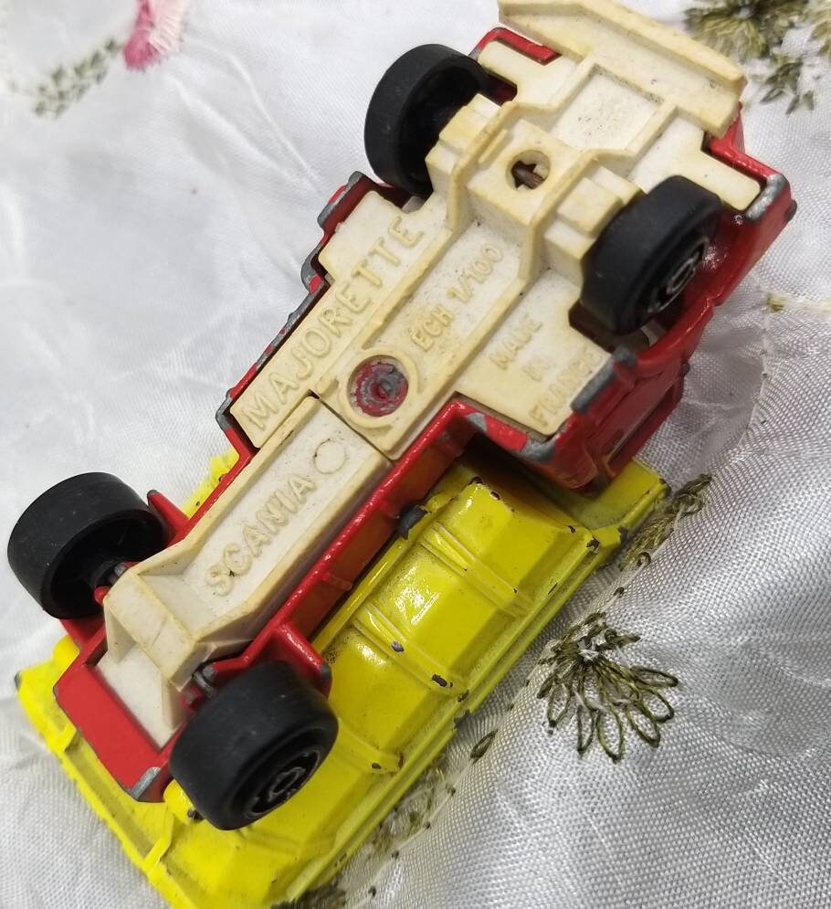 LOT DE 2 voitures miniatures, camions VOLVO et SCANIA + 2 bennes
